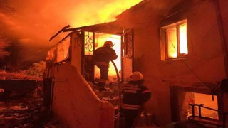 Milasta iki katlı ev küle döndü