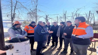 Milletvekili Şahin Tin, deprem bölgesindeki gönüllüler ve görevlilerle bir araya geldi