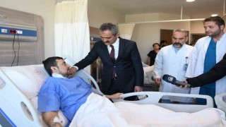 Milli Eğitim Bakanı Mahmut Özer depremzede öğretmenleri ziyaret etti