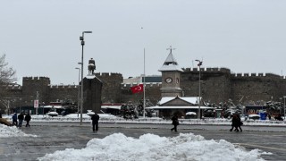 Milli yas: Kayseride bayraklar yarıya indirildi