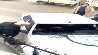 Minibüsle kafa kafaya çarpışan otomobilin sürücüsü yaralandı