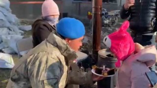 Minik Ayşegüle Mehmetçikten özel doğum günü kutlaması