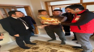 Minik depremzedenin yeni yaş günü Bilecikte kutlandı