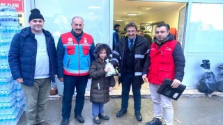 Minik Elif Zehra, kumbarasında biriktirdiği 410 lirayı depremzedelere gönderdi