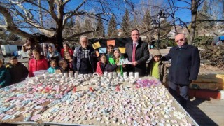 Minik eller depremzedelere umut oldu