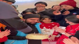 Minik Melikeye afet çadırında doğum günü sürprizi