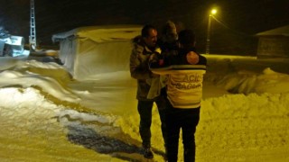 Minik Ömer 2 saatlik çalışmayla hastaneye ulaştırıldı