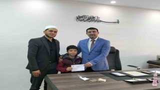 Minik Ramazan kumbarasında biriktirdiği harçlıklarını depremzedeler için bağışladı