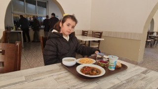 Miniklere ücretsiz yemek hazırlığı