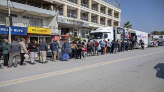 Mobil mutfak tırında tencereler depremzedeler için kaynıyor