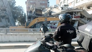 Moto kuryeler depremzedeler için gönüllü olarak hizmet veriyor