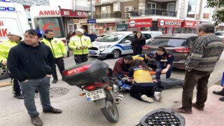 Motosiklet, otomobile arkadan çarptı: 1 yaralı