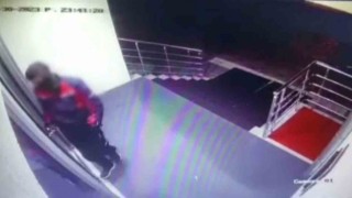 Motosikletli kurye kılığında geldiler, yangın vanalarını çaldılar