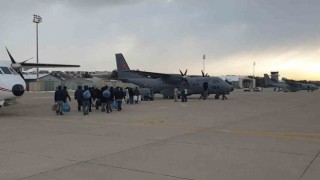 MSB: Arama-kurtarma çalışmalarına katkı sağlayacak olan maden işçilerimizi, Hava Kuvvetlerine ait uçak ile Adıyamana ulaştırdık