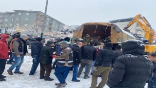 MSB: “Mehmetçiklerimiz, enkaz altındaki vatandaşlarımızın kurtarılması için canla başla mücadele etti”