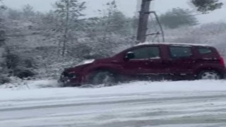 Muğlada kar sonrası kaza anları vatandaş kamerasına yansıdı
