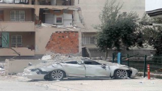 Muhtar mahallesini vatandaşlarla yeniden inşa ediyor