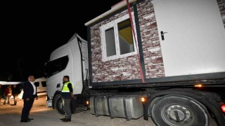 Muratpaşadan deprem bölgesin 200 çadır ve 18 konteyner