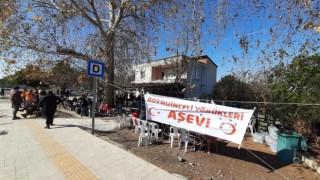 Narlıkuyu Boyuninceli yörüklerinden aşevinde depremzedelere ücretsiz yemek