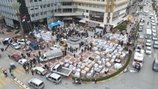 Nazillide 5 tır ve 2 kamyon dolusu yardım malzemesi toplandı