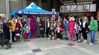 Nazillide depremzede çocuklar ile kucaklaştılar