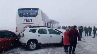 Niğde Otoyolunda zincirleme trafik kazası