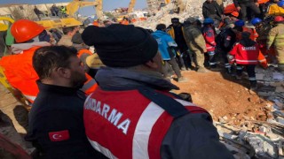 Nurdağında 133 saat sonra 13 yaşındaki Esma sağ kurtarıldı