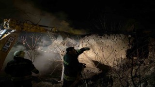 Odunlukta çıkan yangın itfaiye ekiplerince söndürüldü