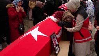 Oğlunun ve torunlarının tabutlarına sarılıp gözyaşı döktü, ağıtları yürekleri dağladı