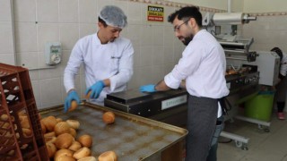 Öğrenciler depremzedeler için mutfağa girdi