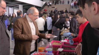 Öğrencilerden depremzedeler için hayır panayırı