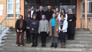 Öğretmenler maaşını, öğrenciler ise burslarını bağışladı