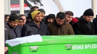 Oğullarını Suriyeye göreve uğurlayacaklardı, oğulları onları toprağa uğurladı