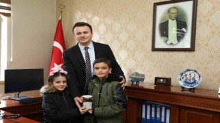 Okul harçlıklarını depremzedelere bağışladılar