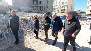 Onat’tan afet bölgesindeki gazetecilere ziyaret