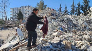 Önce üniversite öğrencisi oğlunu göçük altından çıkardı, şimdi ders notlarını arıyor