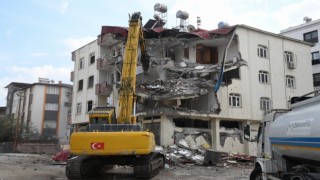 Osmaniye Barosu ağır hasarlı binaların yıkılmasına tedbiren durdurma kararı aldırdı