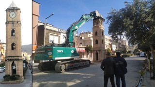 Osmaniye'de Depremin yıkamadığı Saat kulesini, İş makinası yıktı