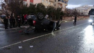 Otomobil karşı şeride geçip takla attı: 2 yaralı