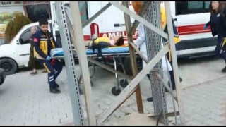 Otomobil okul önünde öğrencilere çarptı: 1i ağır 2 yaralı