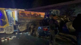 Otomobil tıra arkadan çarptı, sürücü hayatını kaybetti