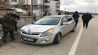 Otomobilin çarptığı kadının bacağı kırıldı