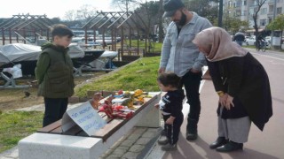 Oyuncaklarını, kumbarasını ve harçlıklarını depremzede çocuklara verdi