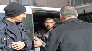 Parkta oturan kadının kapkaç kabusu, vatandaş müdahalesiyle engellendi