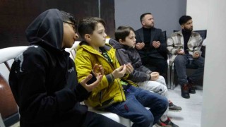 Pendikte 30 depremzede, depremde hayatını kaybedenler için düzenlenen mevlide katıldı