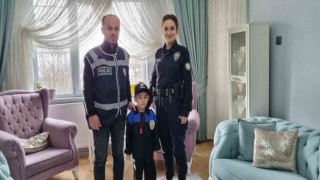 Polis abilerinden 4 yaşındaki Ali Asafa polis kıyafeti