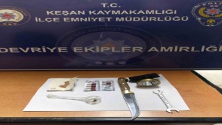 Polis üç kişiyi durdurdu, üçünden de bıçak çıktı