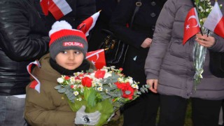 Polonyalı arama-kurtarma ekibi Varşovada resmi törenle karşılandı