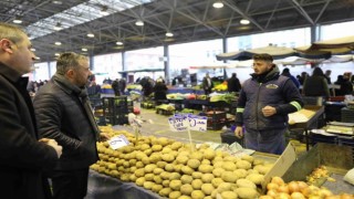 Pursaklar Belediye Başkanı Çetinden pazar esnafına ziyaret