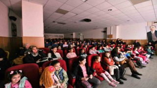 Pursaklarda çocuklar yarıyıl tatilinde doyasıya eğleniyor